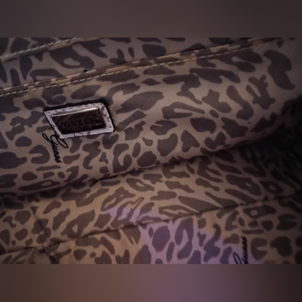 GUESS Handbag NWT Sacrifice Sale!! - Picture 5 of 9